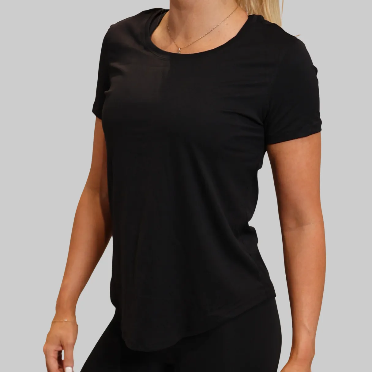 LOLA T-SHIRT - BLACK