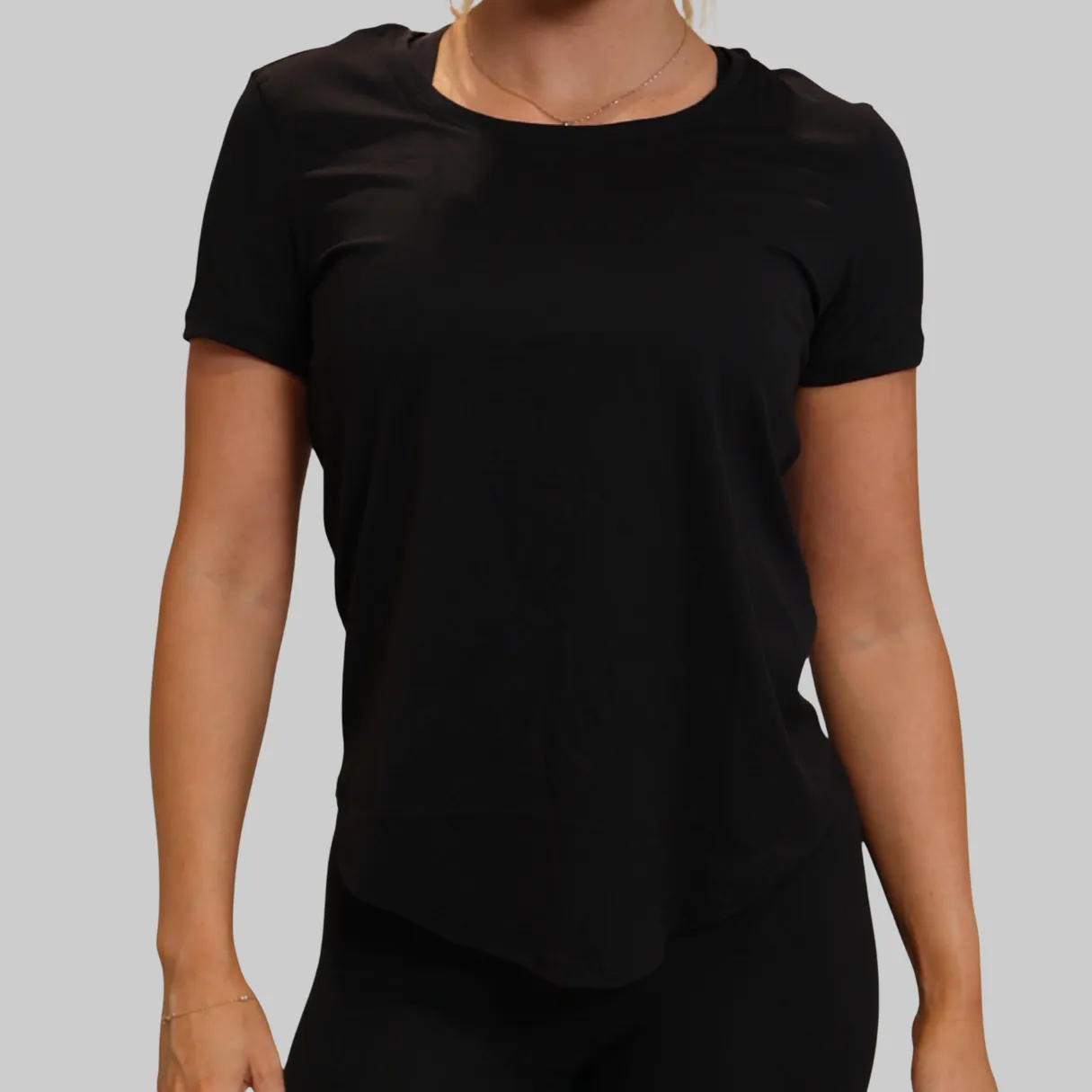 LOLA T-SHIRT - BLACK