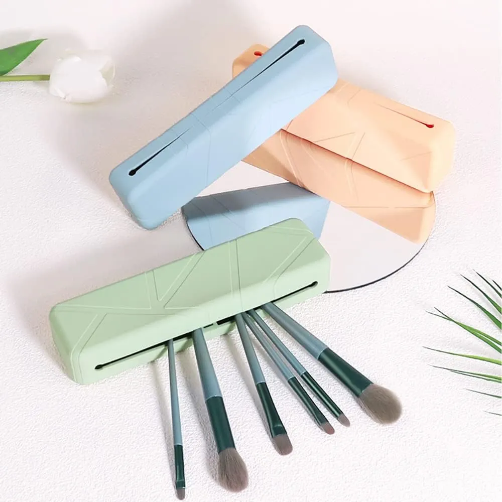 Travel Makeup Brush Holder, Magnetic Anti-fall Out Make Up Organizer Bag Case, Silicon Portable Cosmetic Face Brushes Holder, Makeup Bag Brush Cover Case for Toiletries (Green)